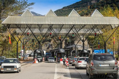 Frontera Duana Riu Runer Policia