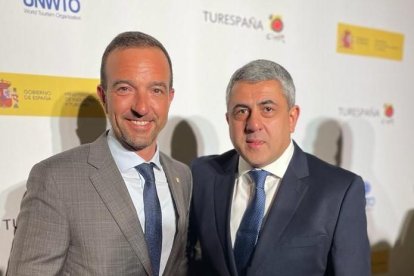 El ministre Torres amb el secretari general de l'Organització Mundial del Turisme, Zurab Pololikashvi
