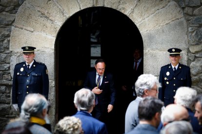 El cap de Govern, Xavier Espot, sortint de Casa de la Vall.
