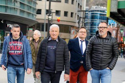 Cabanes i Filloy arribant a la plaça de la Rotonda.