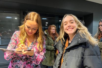 Beth, signant ahir el seu disc a Helena Marsol.