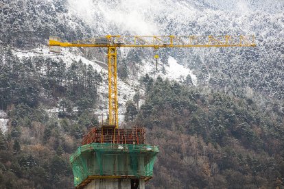 Una torre en construcció al Clot d'Emprivat.