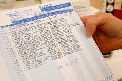 Factura d'una farmàcia on es contempla la falta de fàrmacs.