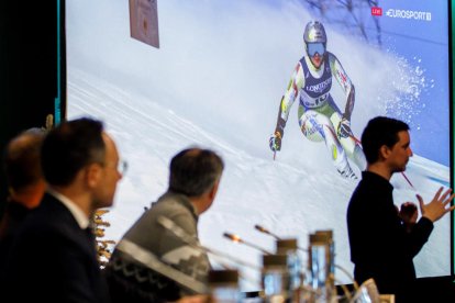 Autoritats seguint la primera mànega de Cande Moreno, a la presentació de les finals.