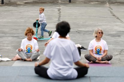 La classe de ioga amb una professora nativa.