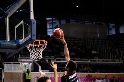 Felipe Dos Anjos en una acció atacant, ahir.