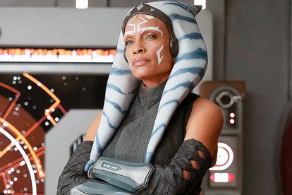Rosario Dawson en un moment d''Star Wars: Ahsoka'.