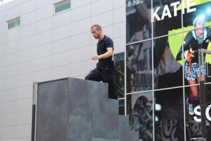 Olivier Mathieu, ballarí de la companyia Yoann Bourgeois, ahir a Andorra la Vella.