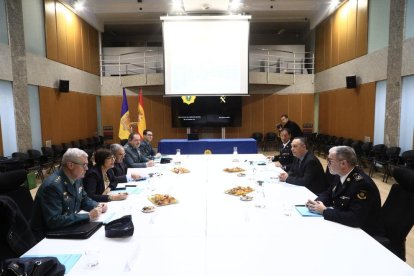 Reunió entre la directora de la guàrdia civil, María Gámez, i el director de la policia, Jordi Moreno