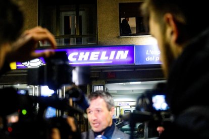 David Astrié, cònsol menor d'Andorra la Vella, davant de l'edifici afectat.