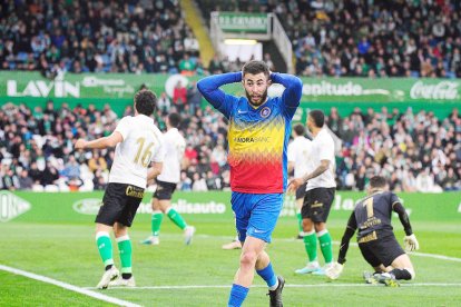 Jacobo González, l'autor del gol tricolor, lamenta una ocasió perduda ahir a El Sardinero.