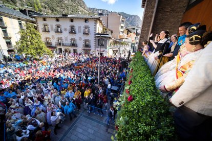 El cònsol major, David Astrié, va fer la crida des del balcó del comú.