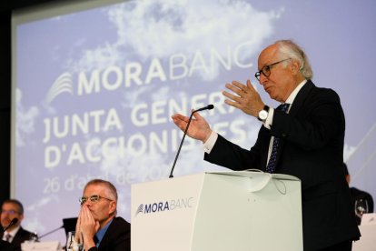 Joan Maria Nin dirigint-se ahir al matí als accionistes.