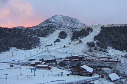 La primera neu de la tardor arriba a les cotes altes