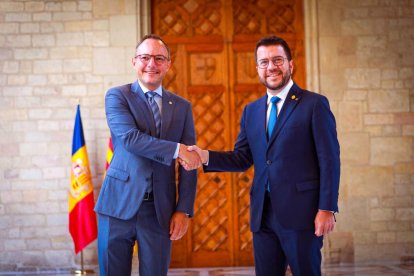 El cap de Govern, Xavier Espot, amb el president català, Pere Aragonès.