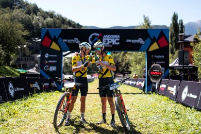 Hans Becking i José Dias celebren el triomf a la Massana.
