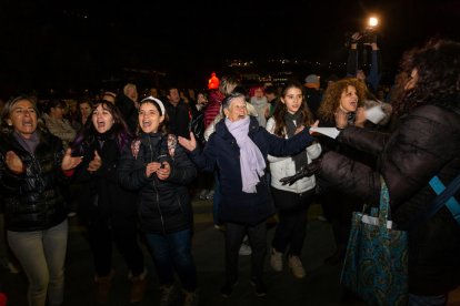 Manifestants seguint els clams.