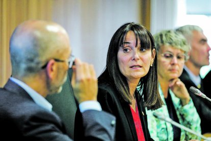 La ministra de Cultura, Mònica Bonell, acompanyada de Joan Sans.