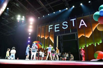 Membres del Cirque i usuaris del taller.