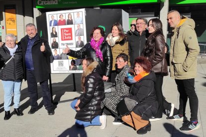 L'equip de Per Sant Julià a la plaça Laurèdia.