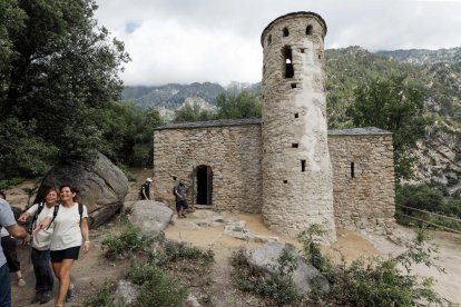Acte de restitució del campanar de Sant Vicenç d'Enclar.