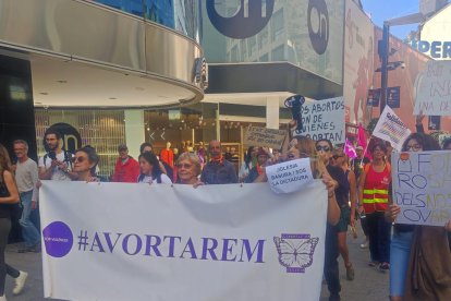Manifestació a favor de l'avortament organitzada per Stop Violències