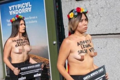 Activistes de Femen protestant davant l'ambaixada d'Andorra a Madrid