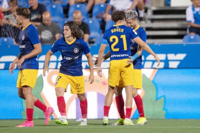 Els jugadors de l'FC Andorra celebren el gol de la victòria tricolor, signat per Rubén Bover, ahir a Butarque.