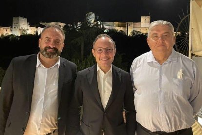 Espot amb el secretari d'Estat per als Afers Exteriors de San Marino, Luca Beccari, i el ministre d'Estat de Mònaco, Pierre Dartout