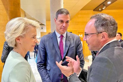 Ursula von der Leyen, Pedro Sánchez i Xavier Espot.