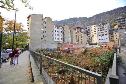 El terreny, un cop completat l'enderroc.