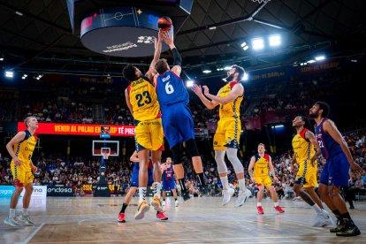 Lluita sense premi al Palau (91-87)