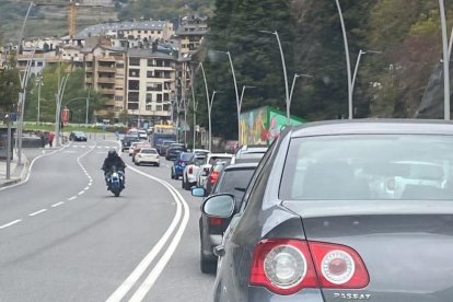 Cues a l'entrada de Sant Julià en sentit nord