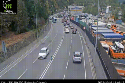 Cues aquest matí a la rotonda Olivera, a la General 1 direcció la frontera hispanoandorrana