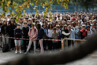 Minut de silenci al Lycée Comte de Foix