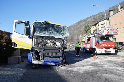 Un dels dos camions sinistrats.