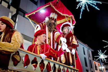 El rei Gaspar en un moment de la cavalcada.