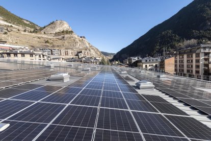 Les plaques fotovoltaiques de la coberta.