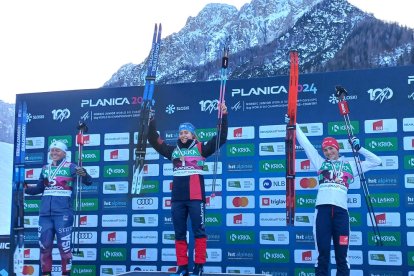 L'andorrana Gina del Rio es va mostrar eufòrica al lloc més alt del podi, ahir a Planica.