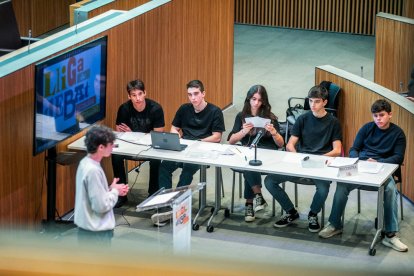 El primer debat de la lliga que es va realitzar al Consell General.