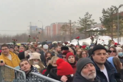 Milers de persones s'acomiaden d'Alexei Navalni