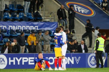 Molina, a terra, es lamenta després de la derrota de l'FC Andorra.