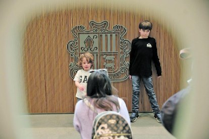Moltes famílies van aprofitar les jornades de portes obertes al Consell General per conèixer de prop l'edifici emblemàtic, així com la història del país.