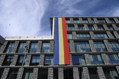 Bandera del Principat exhibida al Consell General