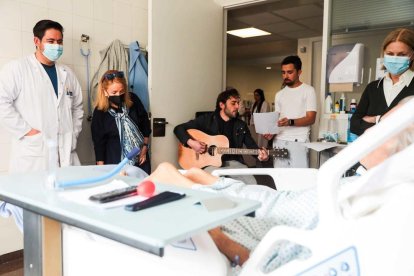 Una de les actuacions a l'hospital