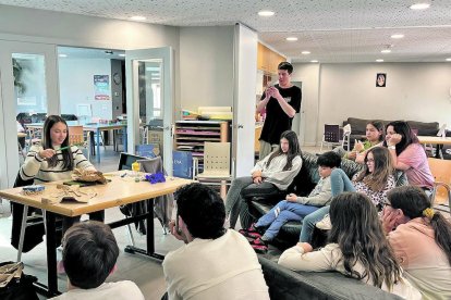 El centre jove de la Massana, el Punt 400, va acollir un taller de màgia a càrrec del mag Carlos Yavar, que va sorprendre fins i tot els més escèptics.