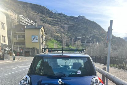 El vehicle que ha estat envestit pel darrere ha patit danys materials pel xoc