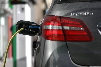 Un vehicle carregant-se.