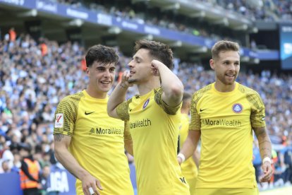 L’autor del gol de l’FC Andorra, Iván Gil, celebrant la diana amb Lobete i Diego González, ahir.