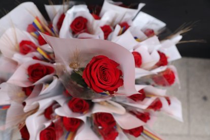 Les tradicionals roses de Sant Jordi